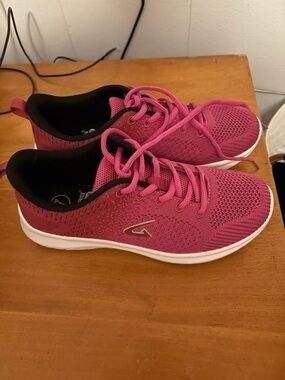 Geers by Dream Seek women’s athletic running shoe fuchsia size 7 like new